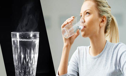 نوشیدن آب گرم در درمان درد قاعدگی